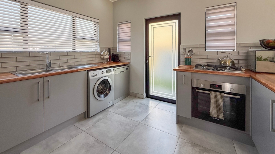 3 Bedroom Property for Sale in Everglades Estate North West